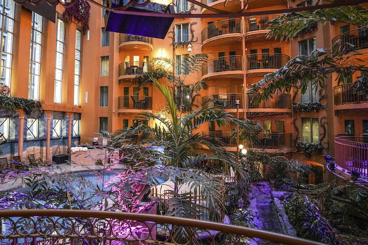 Hotel Interior 8 of 128