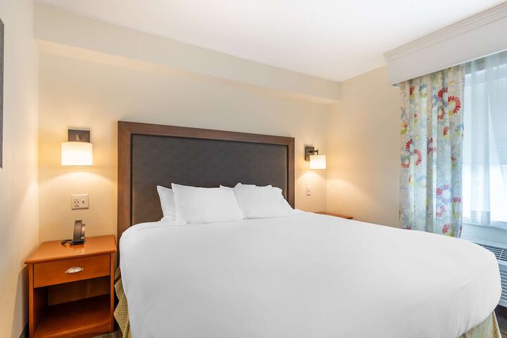 Best Western Plus University Park Inn & Suites
