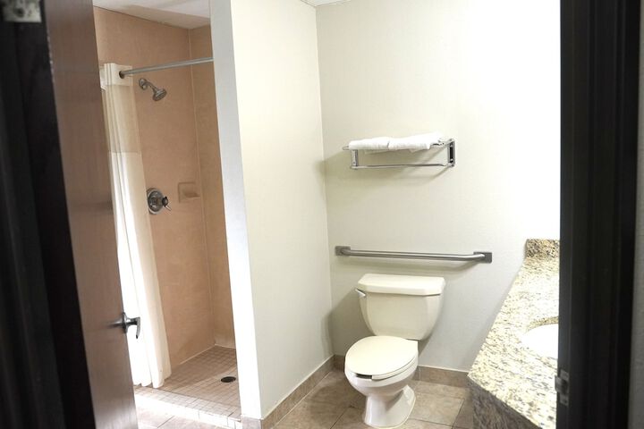 Room 27 of 47