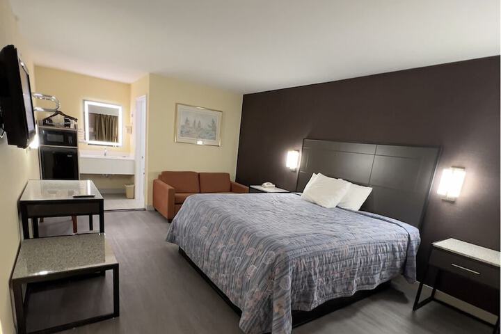 Room 15 of 28