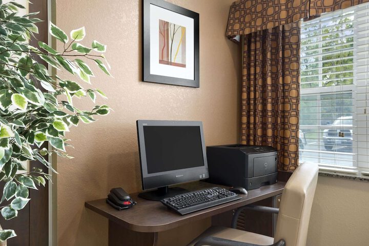 Business Center 24 of 25