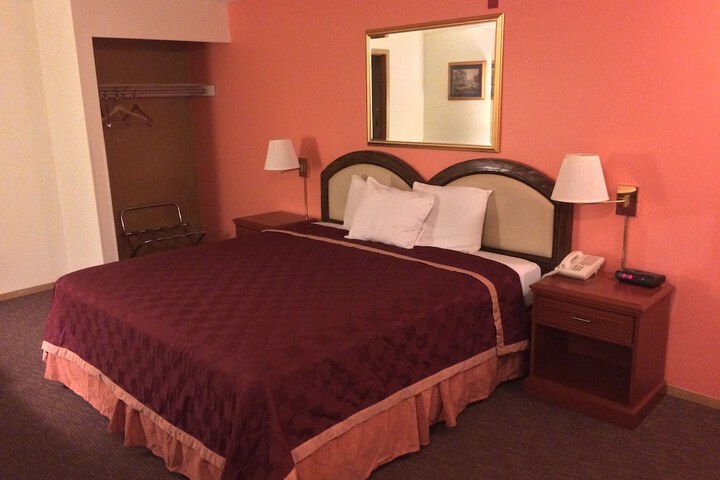 Room 11 of 36