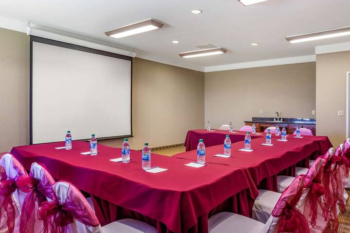 Comfort Suites Plainview