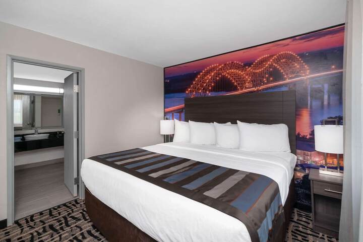 Room 10 of 28