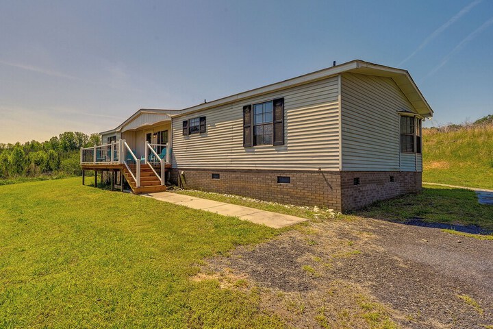 Quaint Asheboro Home 1 Mi to North Carolina Zoo!