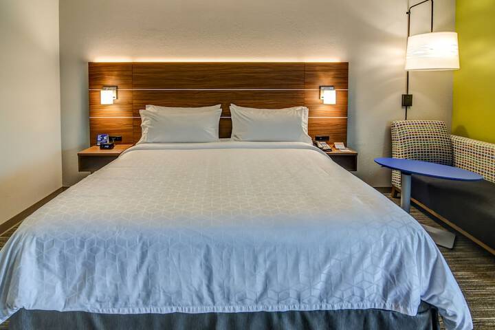 Room 34 of 60