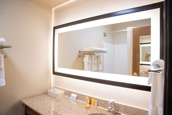 Coshocton Village Inn and Suites