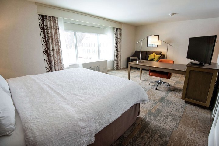 Hampton Inn and Suites Manchester
