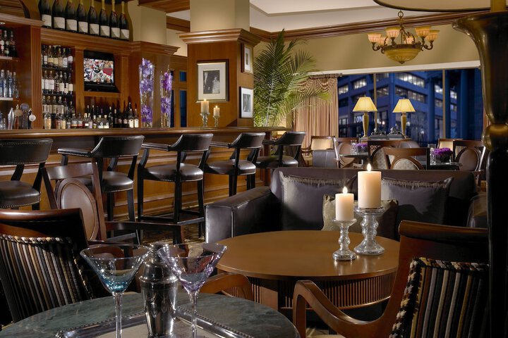 Lounge 127 of 139