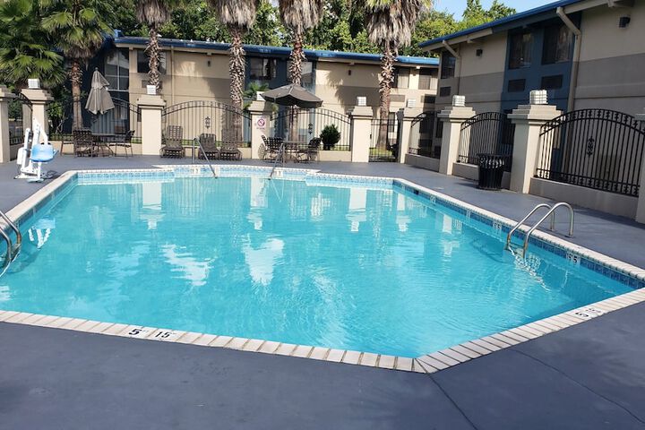 Pool 4 of 14
