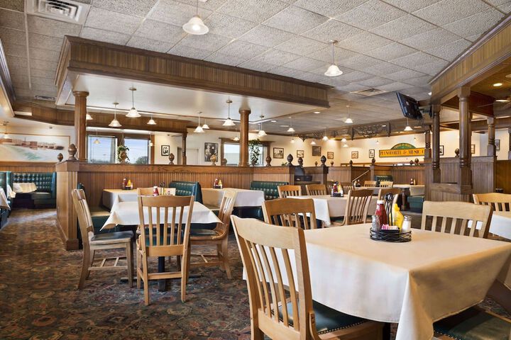 Dining 52 of 63