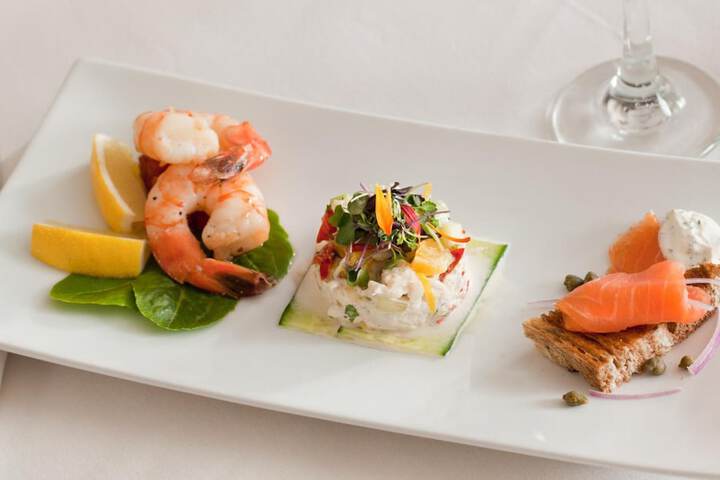 Dining 29 of 48