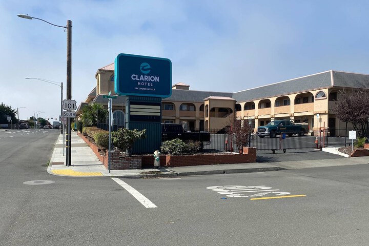 Clarion Hotel by Humboldt Bay