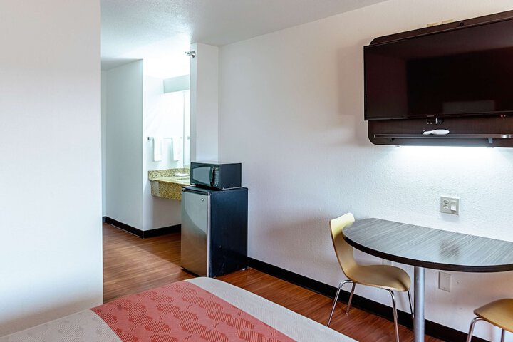 Room 26 of 35