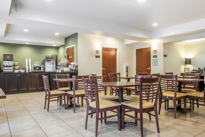 Sleep Inn & Suites Queensbury - Lake George