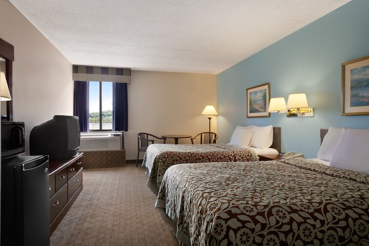 Room 5 of 12
