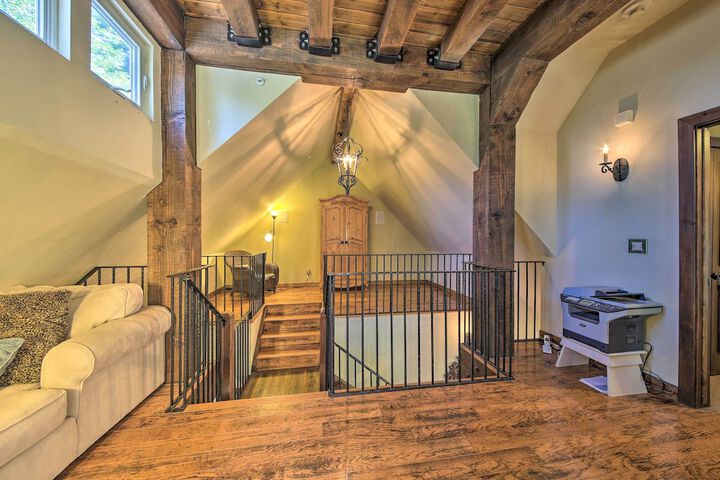 Incredible Lake Arrowhead Home w / Views & Decks!