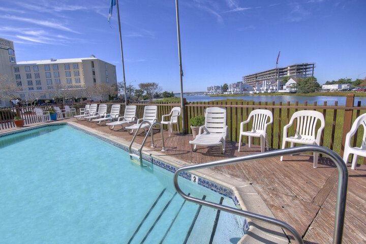 Pool 7 of 25