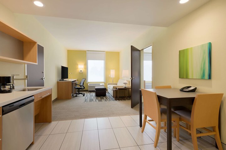 Room 11 of 32