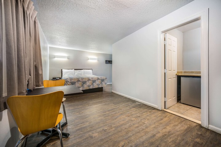 Room 33 of 50