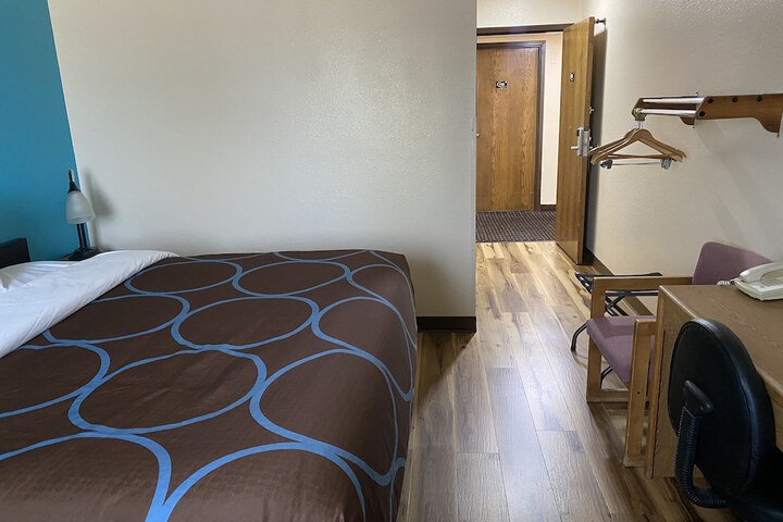 Room 44 of 62