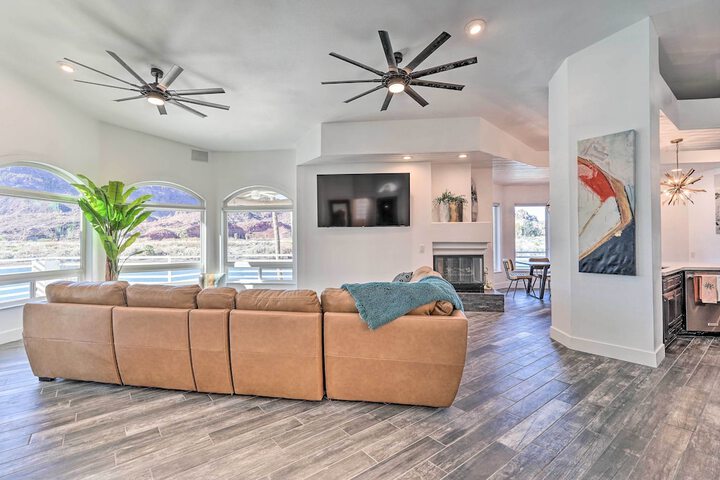 Spacious Parker House on the Colorado River!