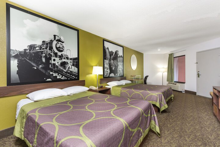 Room 10 of 28