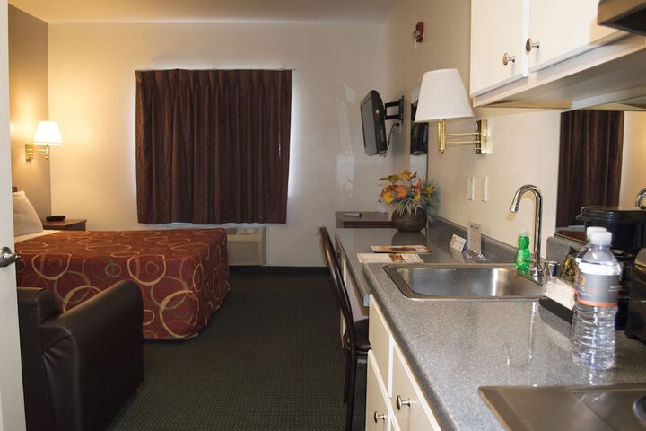 Room 9 of 17