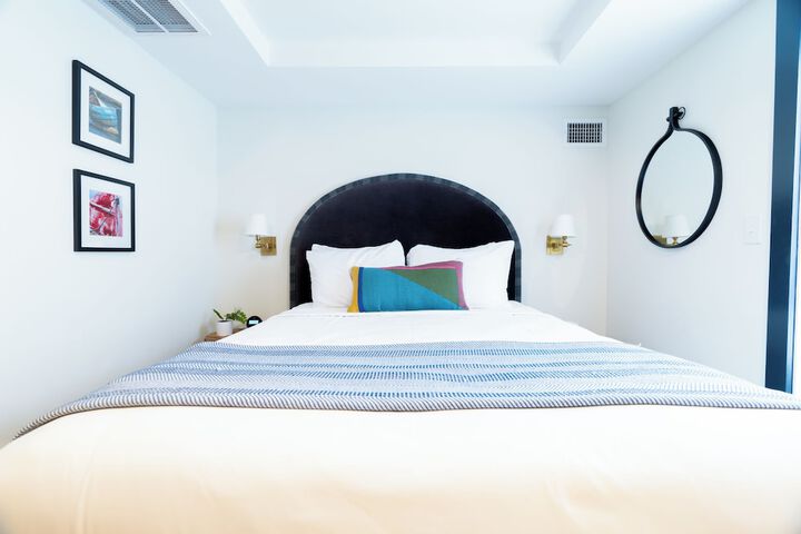 Room 17 of 40