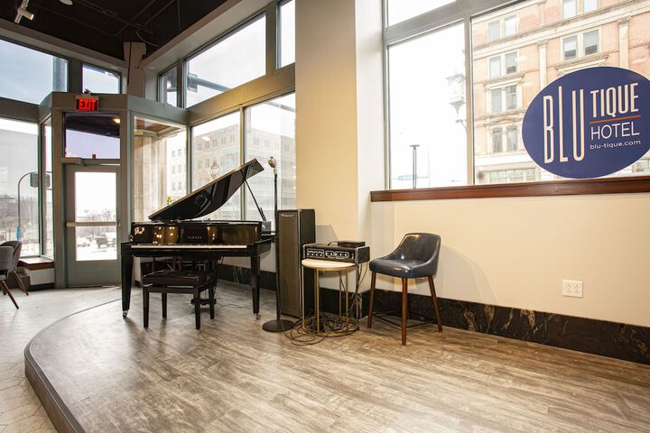 BLU-Tique Akron, a Tribute Portfolio Hotel