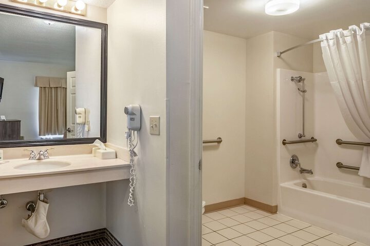 Room 21 of 35