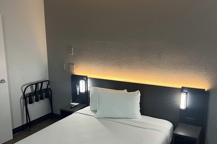 Room 20 of 35