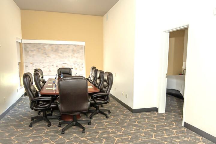 Room 16 of 76