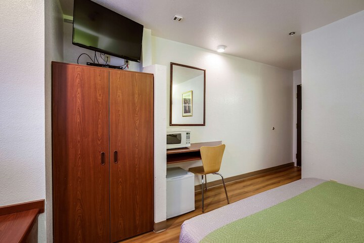 Room 28 of 52