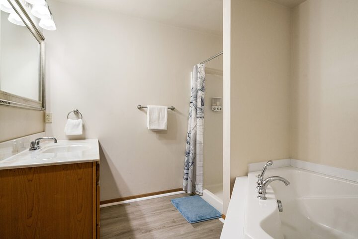Room 4 of 112