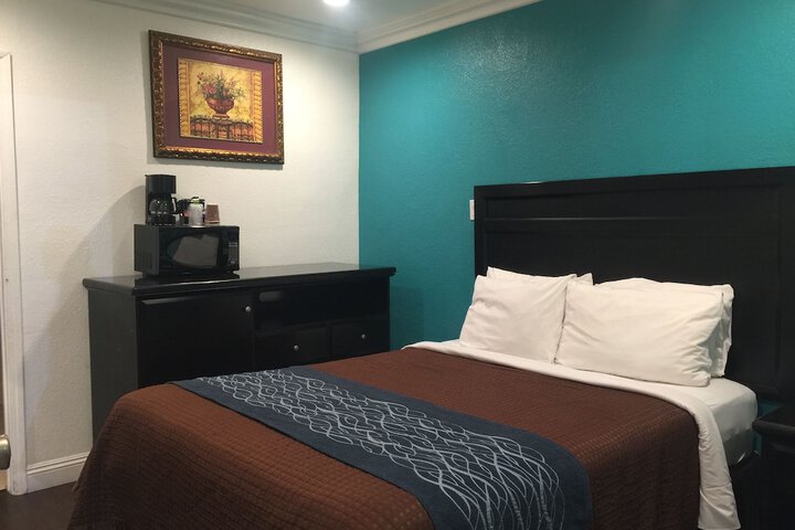 Hotel 4 of 25
