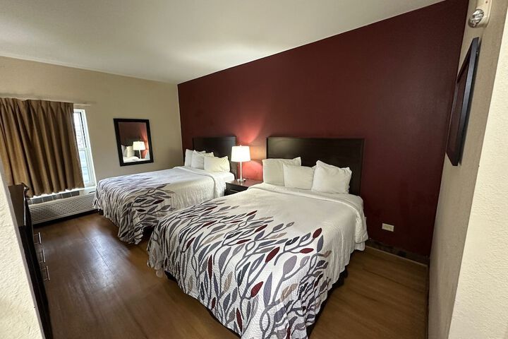 Econo Lodge Inn & Suites