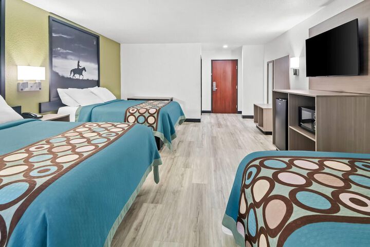 Super 8 by Wyndham Weatherford