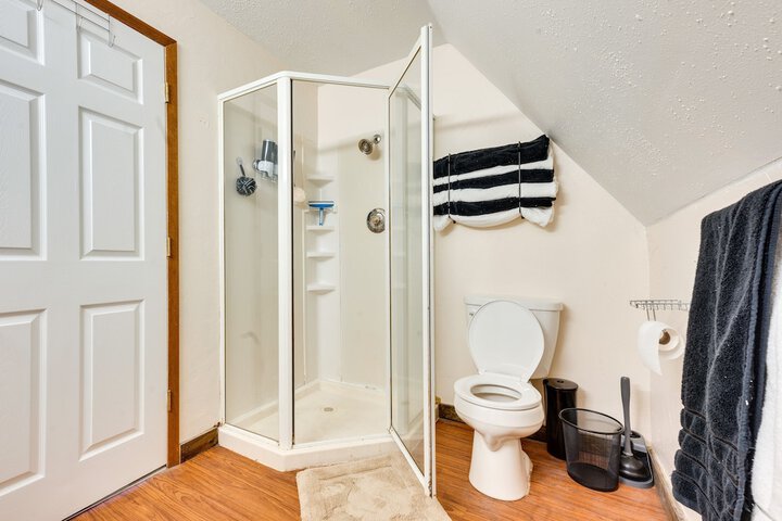 Charming Eagle Grove Farmhouse w / Patio!