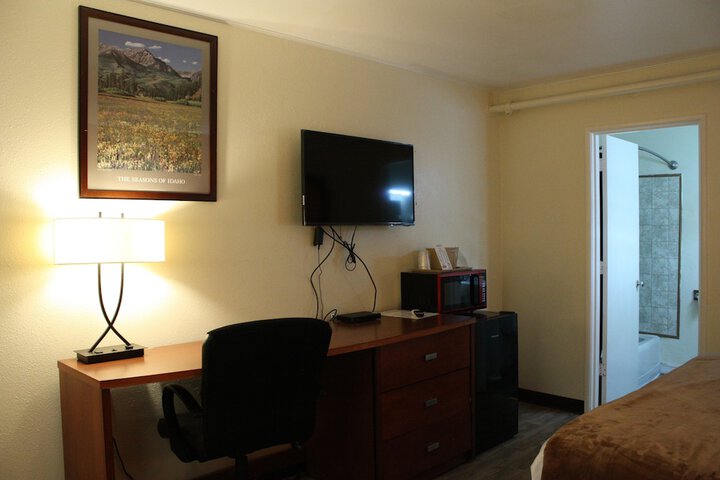 Room 16 of 25