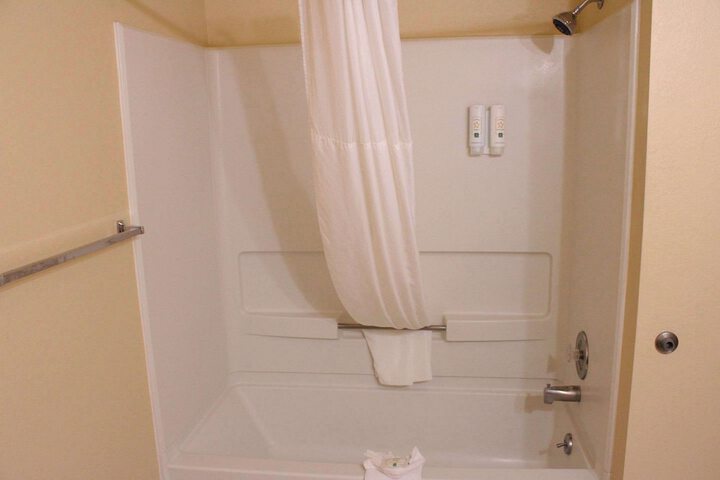 Room 32 of 40