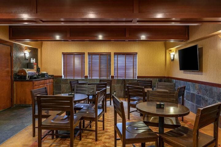 Lloyd Hotel Astoria Bayfront an Ascend Collection Hotel