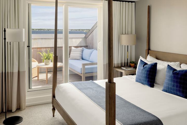 Newport Harbor Island Resort