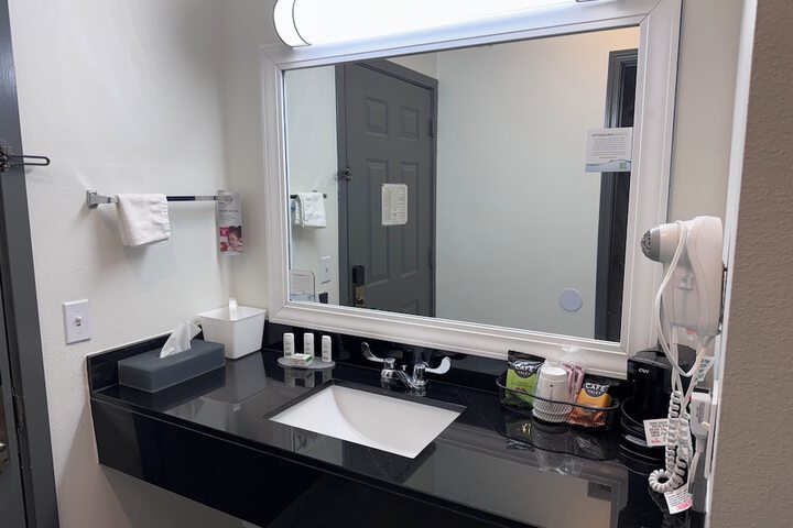 Room 12 of 27