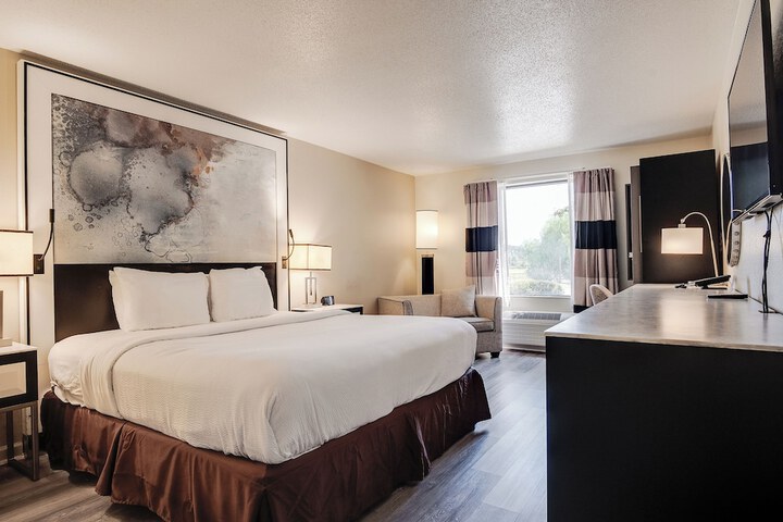 Cottonwood Suites Savannah Hotel & Conference Center