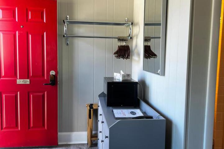 Claddagh Motel & Suites
