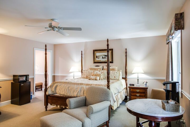 Room 26 of 102
