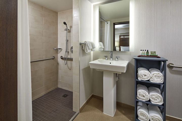 Room 70 of 118