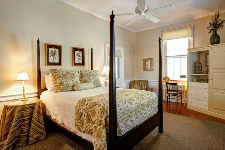 Room 43 of 107