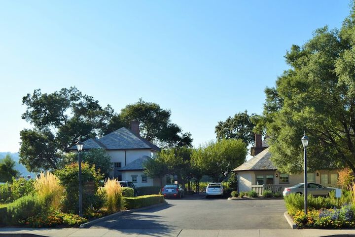 Vineyard Country Inn